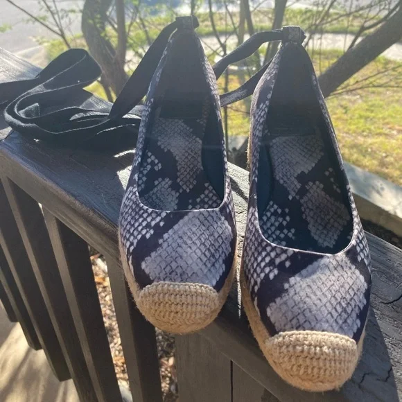 Tory Burch Heather Lace Wrap Up Espadrille Wedges - Size 6 - Picture 3 of 14